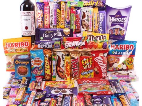 red-wine-extra-large-chocolate-and-sweet-hamper